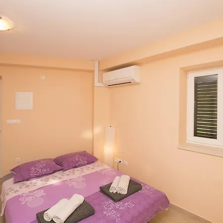 Old Grandfather's House アパート